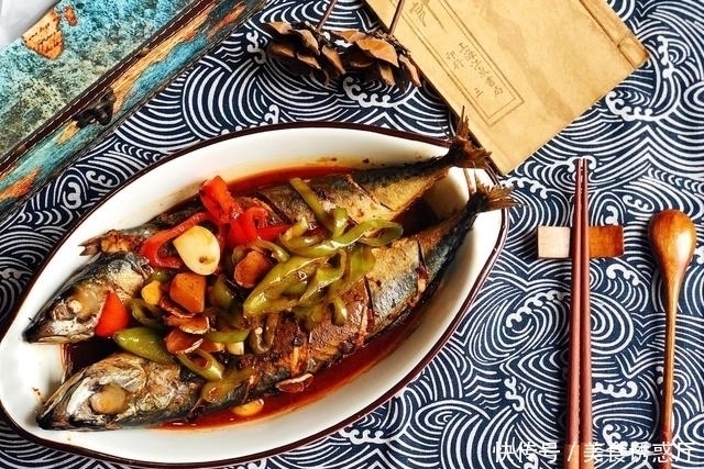 9月这鱼正当季,吃过熏的煎的,整只红烧更“带劲”,7元1斤实惠