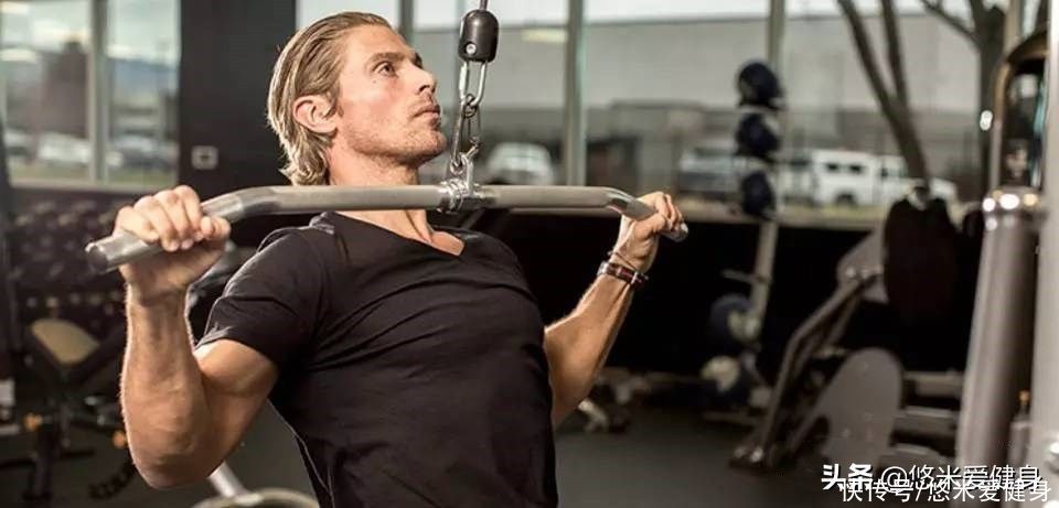 肌肉|如何锻炼背部肌肉？只需做好这9个动作，你也能练出倒三角身材