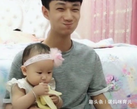香蕉|宝宝正吃着香蕉,宝爸一口咬完,宝宝的反应萌翻啦