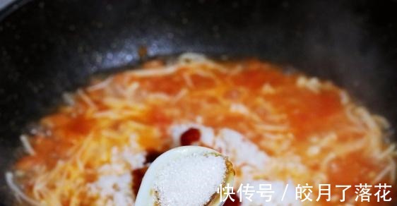 简单一炒十分钟就出锅,酸甜可口,不用担心剩米饭吃不完了!