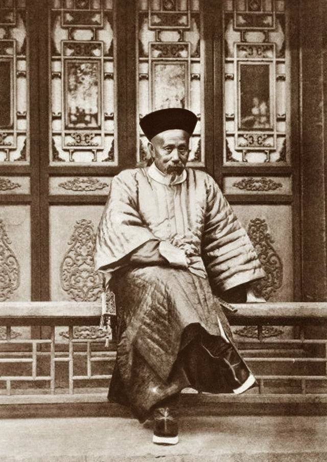 贪官|这才是清朝官员真实形象：个个好大的官威，图9才是大贪官和珅真实相貌