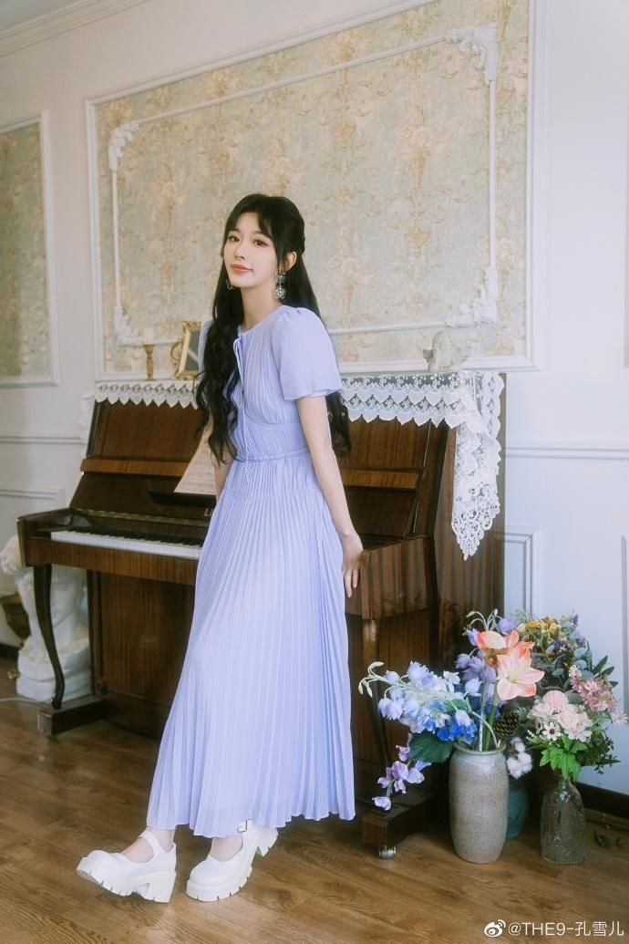 紫色|孔雪儿穿紫色长裙 扎公主头梦幻可爱