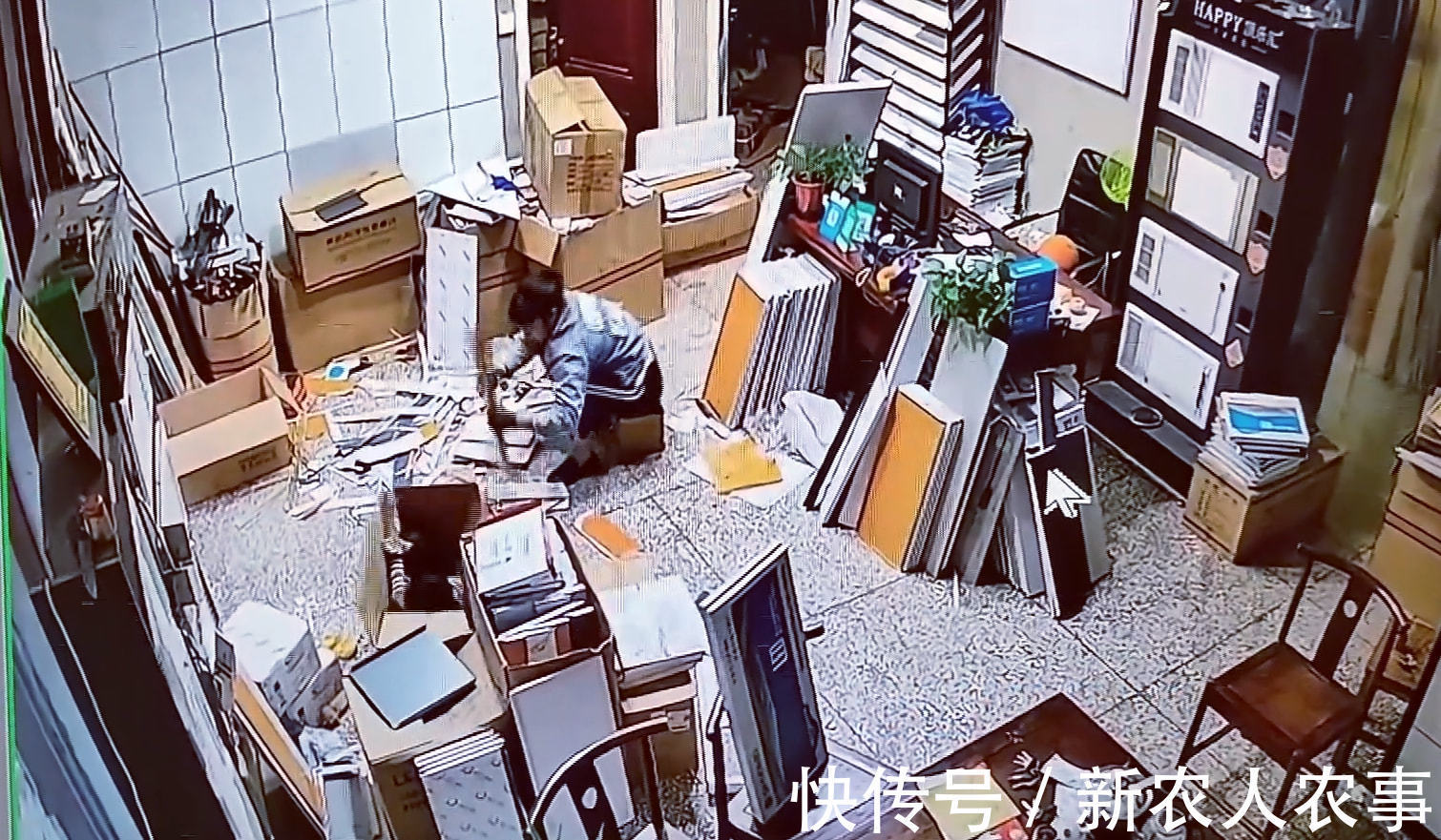 捉迷藏|河南一小女孩藏到纸箱捉迷藏,意外睡着了急坏妈妈,网友:熊孩子