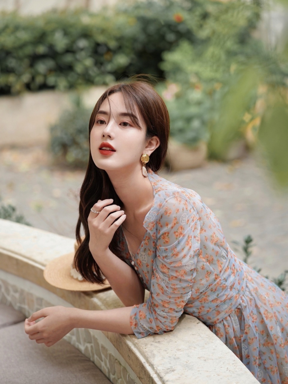 卫衣|衣不必多和也不必贵，秋天拥有这几款碎花裙，照样美得出众