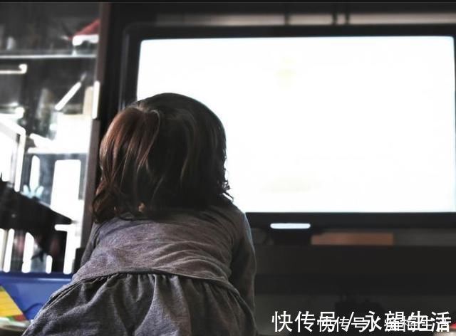 眼睛|每天看电视超过1小时,3年后孩子受的“伤”,不仅仅是眼睛!