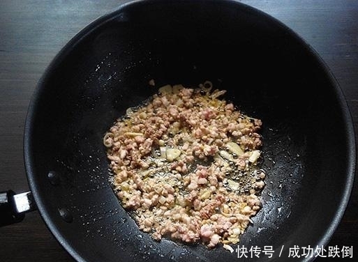 试试|面色蜡黄还肤色不匀？快试试做这道烂肉杏鲍菇，改善肤色！