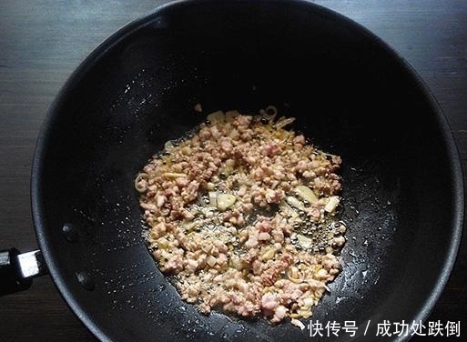 试试|面色蜡黄还肤色不匀?快试试做这道烂肉杏鲍菇,改善肤色!
