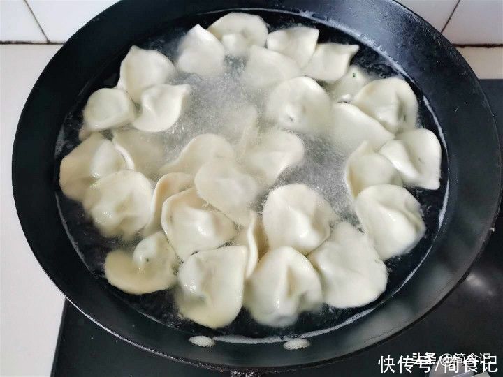 白菜|夏天，就喜欢这素馅饺子！比白菜好吃，比韭菜味浓，错过再等1年