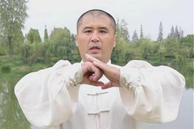 闫芳|从马保国到闫芳:“孔乙己大师”的现代生活