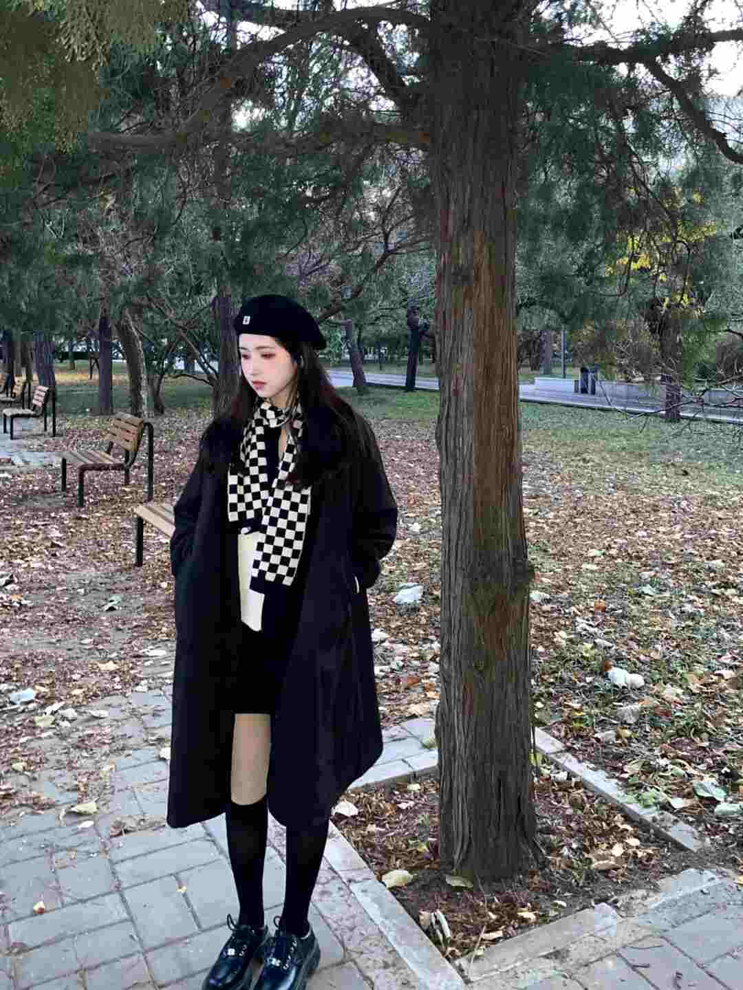 身材 大衣搭不过膝短裙真好看,保暖减龄又能秀身材,时髦精赶快学起来