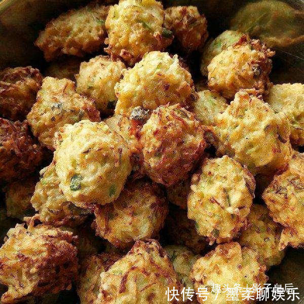 炸萝卜丸子,有人鸡蛋,有人加水,都不对!大厨教你正确做法