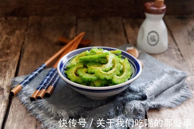 苦瓜|苦瓜太苦不爱吃？厨师长教你一招，多做3步，鲜嫩又脆爽，没苦味