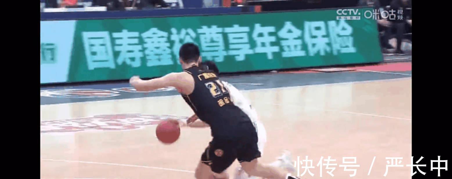 暴力犯规|CBA上演暴力犯规,廖三宁2根骨头被当众打断,114号裁判却无视!