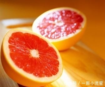 皱纹|女性不妨多吃此果,皮肤不干燥了,皱纹少了,肠道更健康