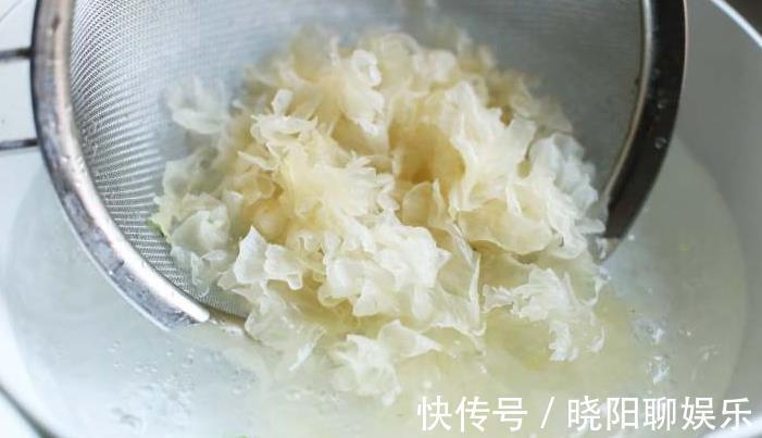 夏天|夏天多吃银耳,做成凉拌菜,爽口开胃,比银耳汤都美味,快试试