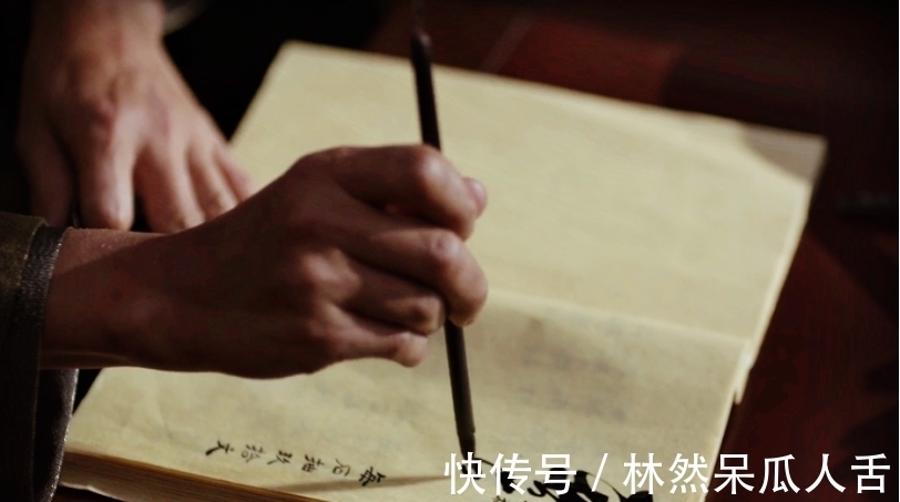 这首诗！这首诗是苏轼的经典之作，你必须得会背，因为对人生真的很有帮助