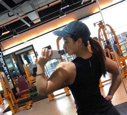阮莉亚|女子原本身材娇小，迷恋上健身后，蜕变成力量型的“肌肉女神”！