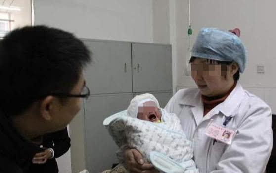 名字|宝爸姓“吉”,护士手滑打错宝宝名字,爸爸看后乐了:就它了