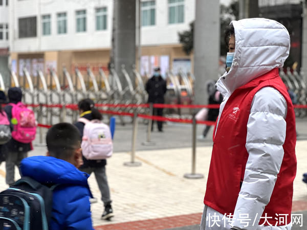 省实验小学|雪花纷飞“神兽”归笼 郑州中小学迎来正式开学第一天