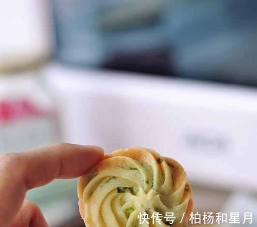 吃不腻的葱香曲奇，咸香酥脆，葱香味浓郁！