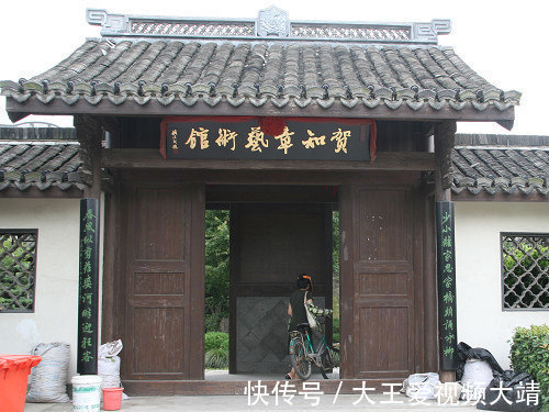 家乡!贺知章离开家乡便一去不复返,浓浓的乡思愁却让他活过整个盛唐