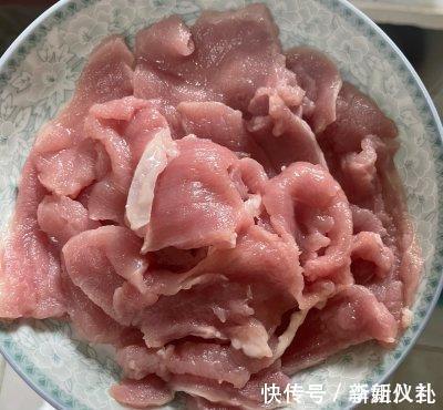 肉片|水煮肉片的家常做法，肉片滑嫩，入口即化，隔三差五就吃一顿