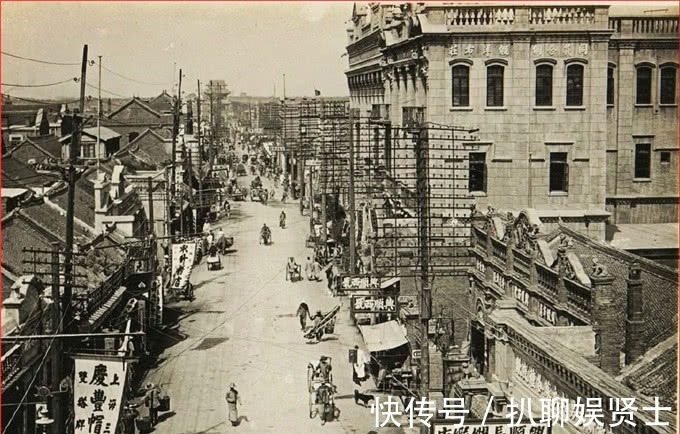 站岗|伪满时期的奉天，盛京老街还有牌楼，市政公署门口有俩伪军站岗