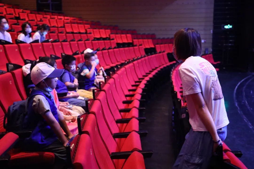 话剧|蓝媒小记者探班著名导演赖声川首部亲子剧《蓝马》