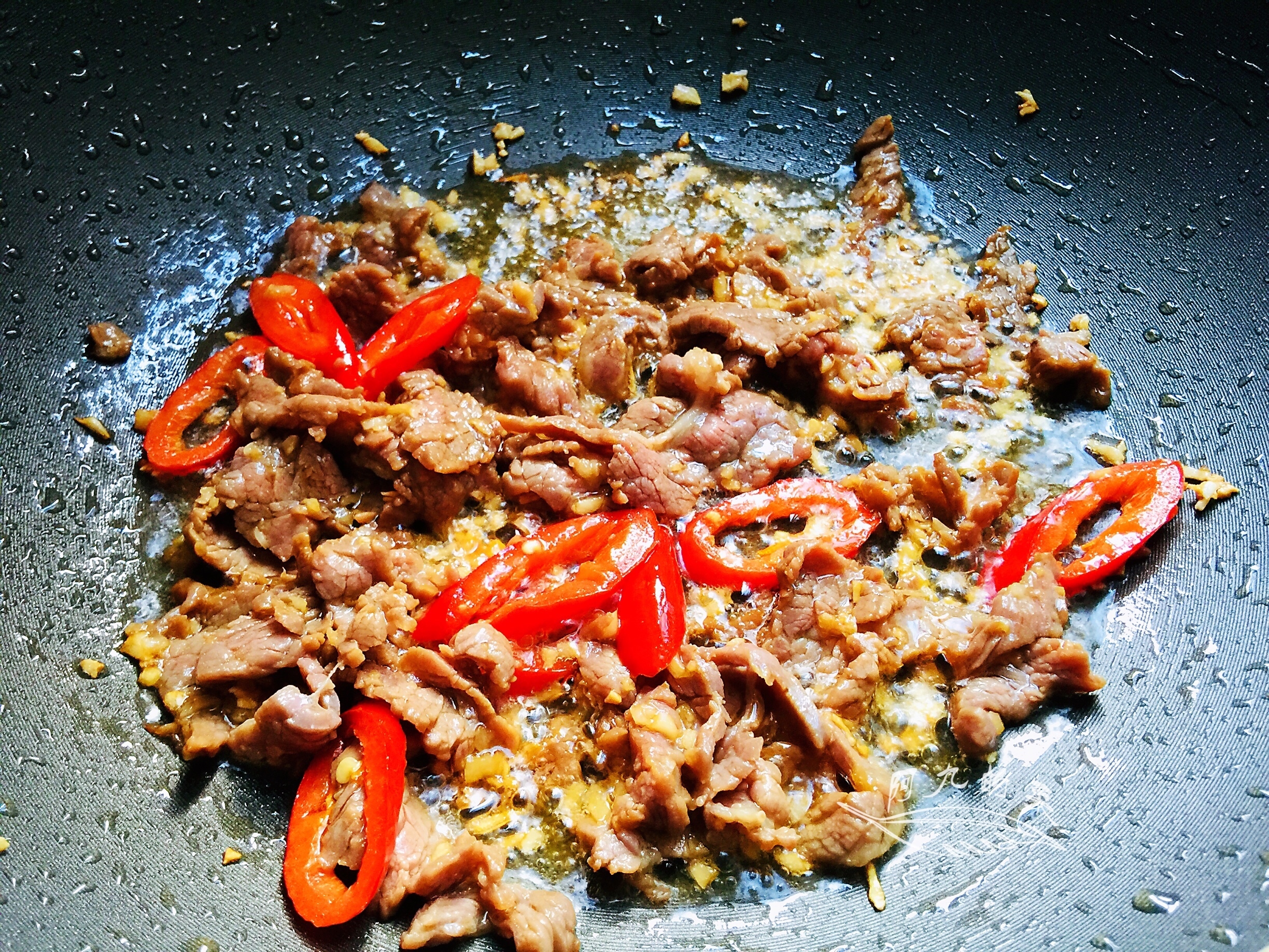 绒毛|9月,这碱性蔬菜要多吃,5块钱一斤,和牛肉炒一起,香到舔盘子