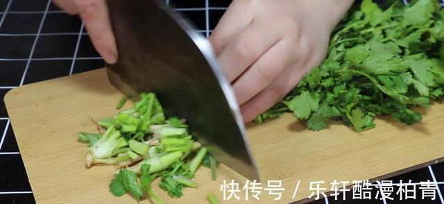 袋子|把香菜放在袋子里,放一年也新鲜,和刚买的一样,一年买两次就够