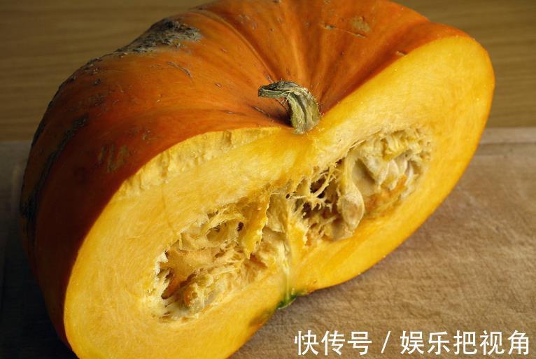 瓜皮|挑南瓜时,记住“4招”,南瓜又沙又甜,很多人都不知道