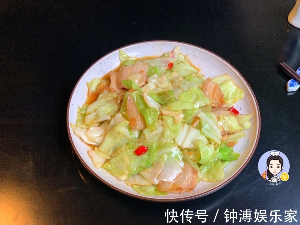 调味汁|炒包菜时，别直接下锅炒，掌握1个诀窍，包菜又香又脆不出水！