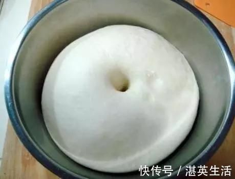 蒸馒头,把酵母直接放面粉里是不对的,教你正确做法,馒头白又香