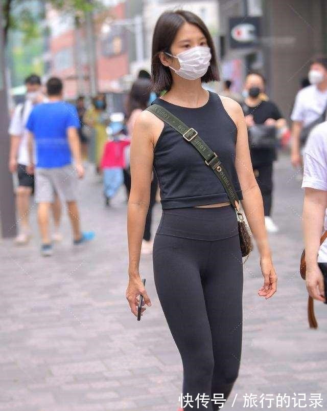 减龄 华丽优雅的瑜伽裤减龄时髦有气质，透出不凡的格调，精致生动！
