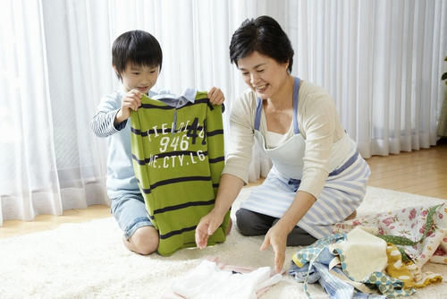 听妈妈的话|宝妈宁愿自己辛苦哄两娃,也不让孩子和老人睡,这样的观念对吗?