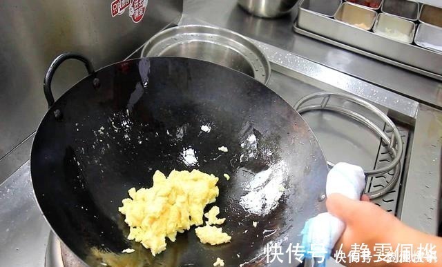 焯水|炒苦瓜时,有人焯水有人直接炒饭店大厨缺了这1步、咋炒都苦