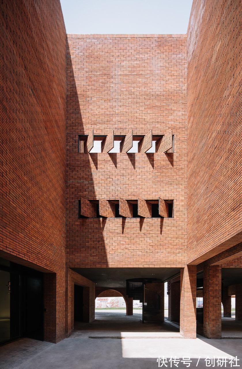 彩平|陶仓艺术中心/裸筑更新