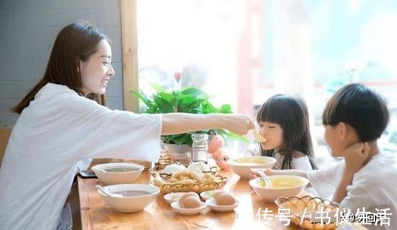 同桌|哪些孩子将来会更有出息?看在餐桌上的表现,一目了然