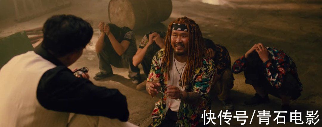 边抽烟边加油、豆瓣掉到仅剩3分，陈小春新片怎么又刷低下限了？