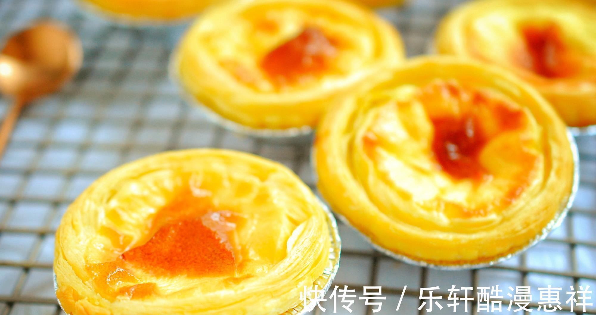 量杯|2个鸡蛋1瓶牛奶,不用奶油,做个蛋挞太简单,一捏就碎,香酥