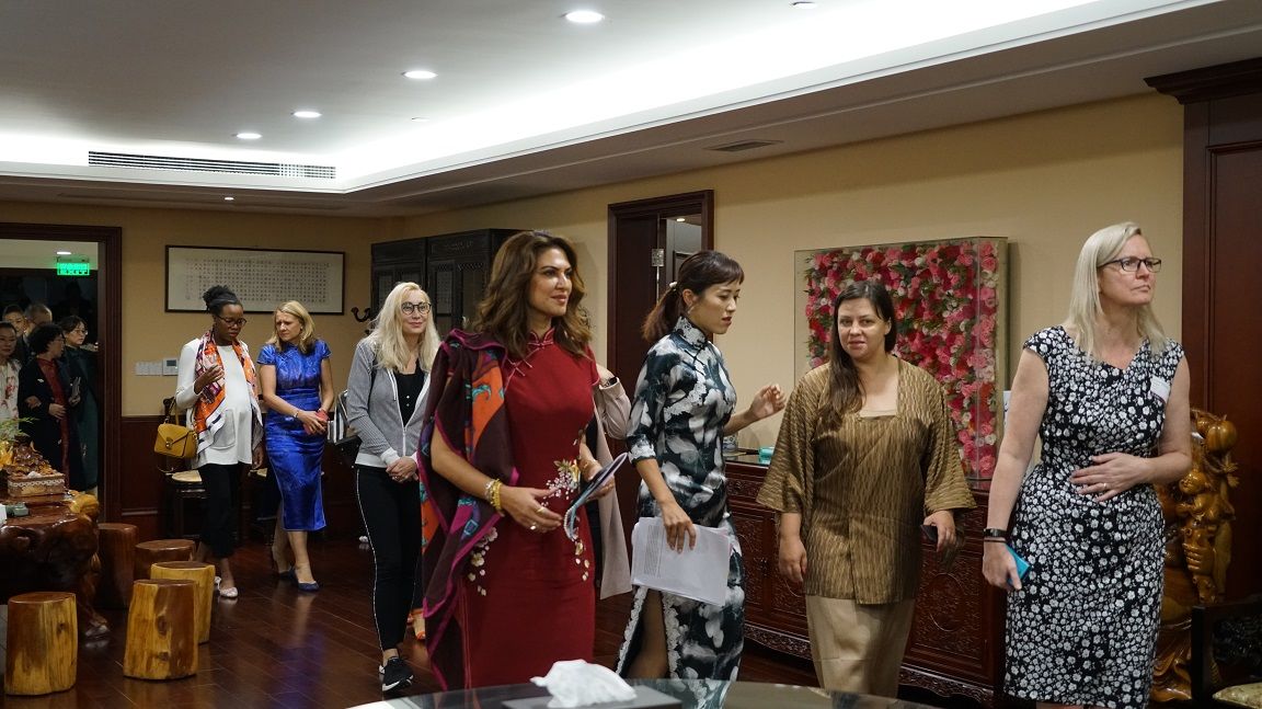 上海市人民对外友好协会&穿旗袍、看昆曲、做点心，一场海派文化体验活动为啥吸引了这么多外国人？