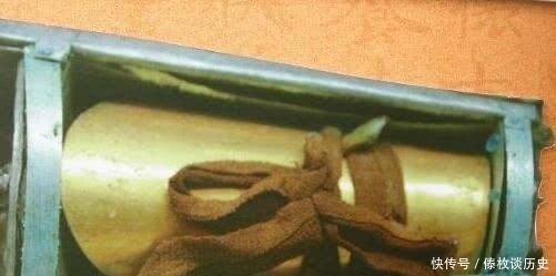 绕有|寺庙发现一个舍利盒,外边绕有一圈金丝带,至今没有打开