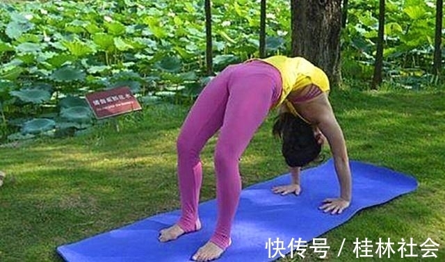 体式|腰腹肌肉松弛下垂,影响形体美,一个瑜伽轮式,重塑精致美腹!