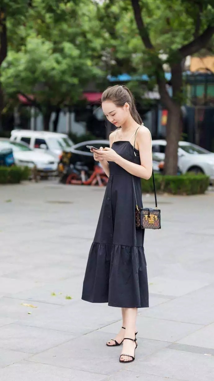 搭配|女性搭配高跟鞋,时尚成熟有韵味