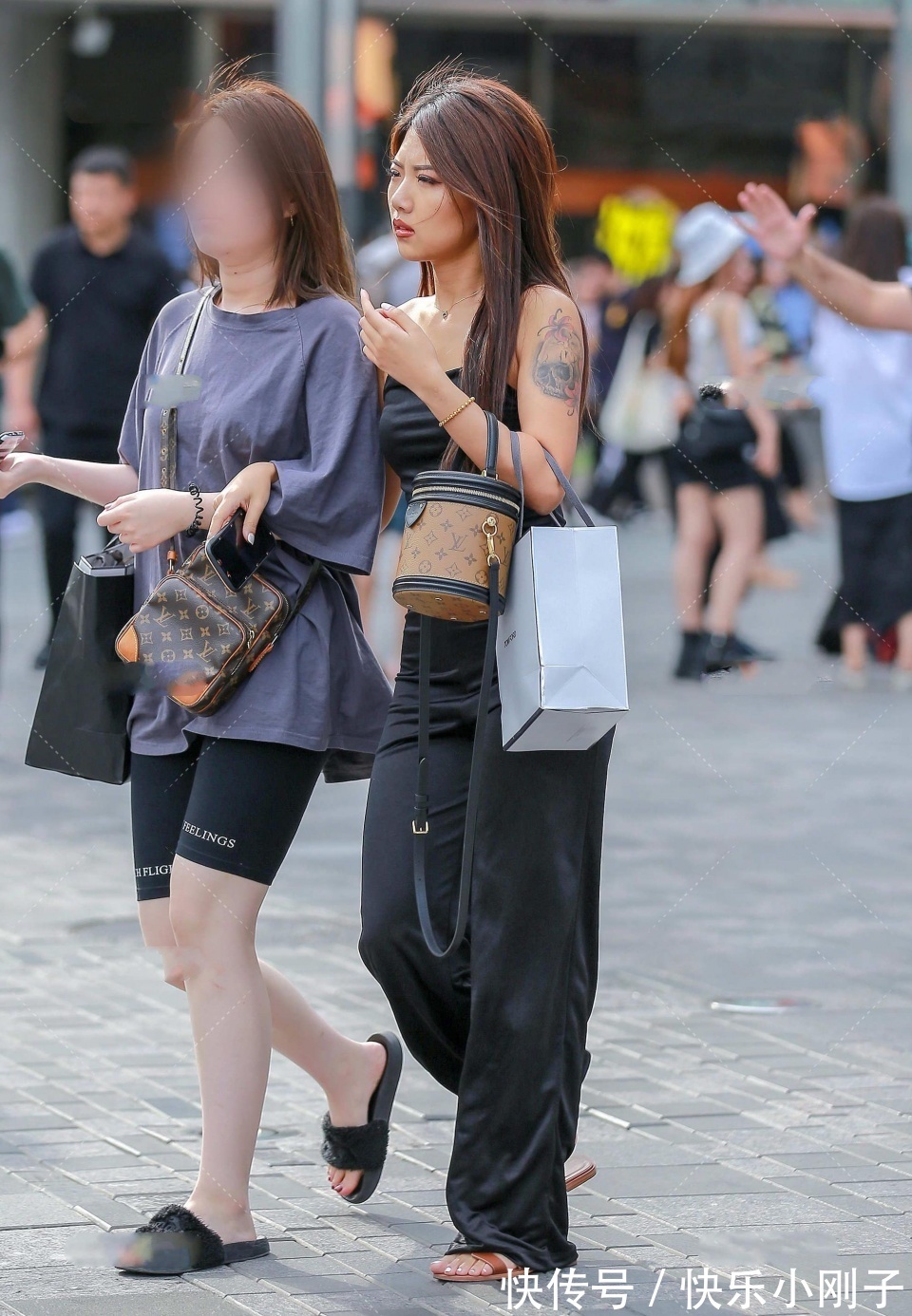 颜色度|黑色一字肩套装,清凉舒适,简单大方,显高又显瘦