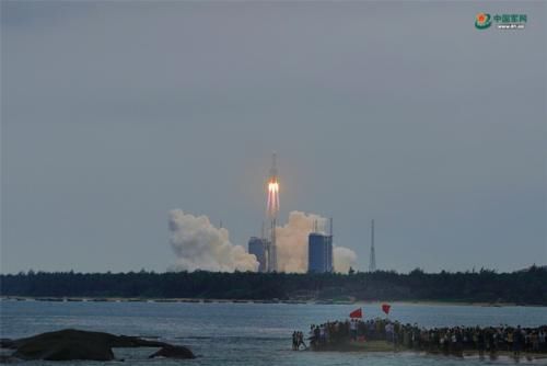 高清大图来袭！天和核心舱发射成功