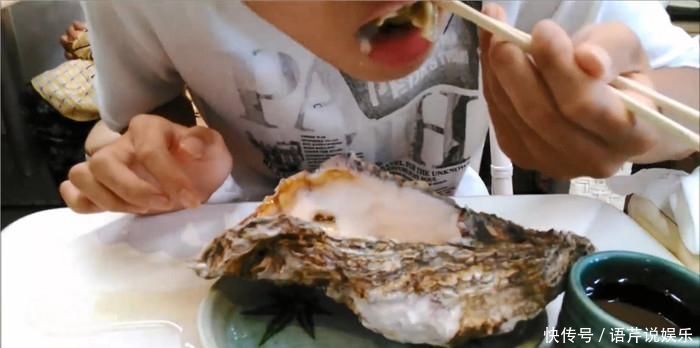 吃不完|日本的生蚝比人脸大,一口吃不下,两口吃不完,一只足够填饱肚子