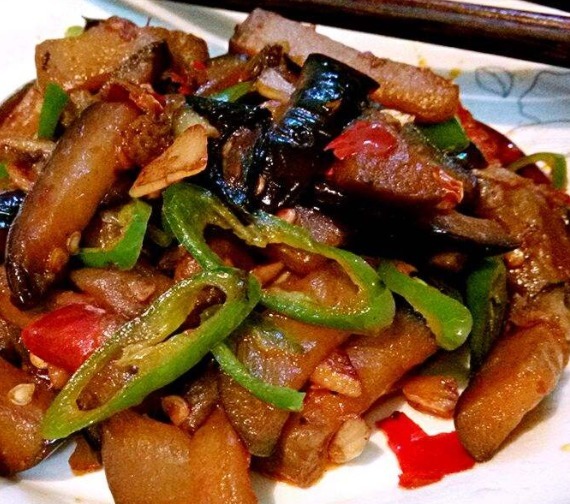 超简单又美味的家常美食，简单炒几下很快出锅，很下饭很美味