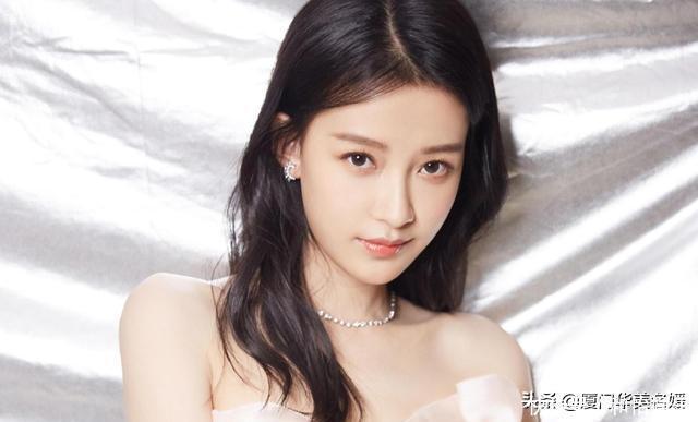 油皮女生睡前坚持做这4件事,就能赶走肌肤问题,轻松打造水光肌