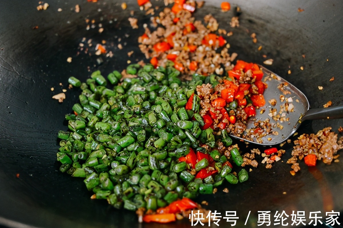 做法|开胃下饭的干煸四季豆，做法简单，香辣开胃，全家都爱吃